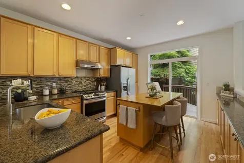 71 Sunset Court NW Issaquah WA 98027