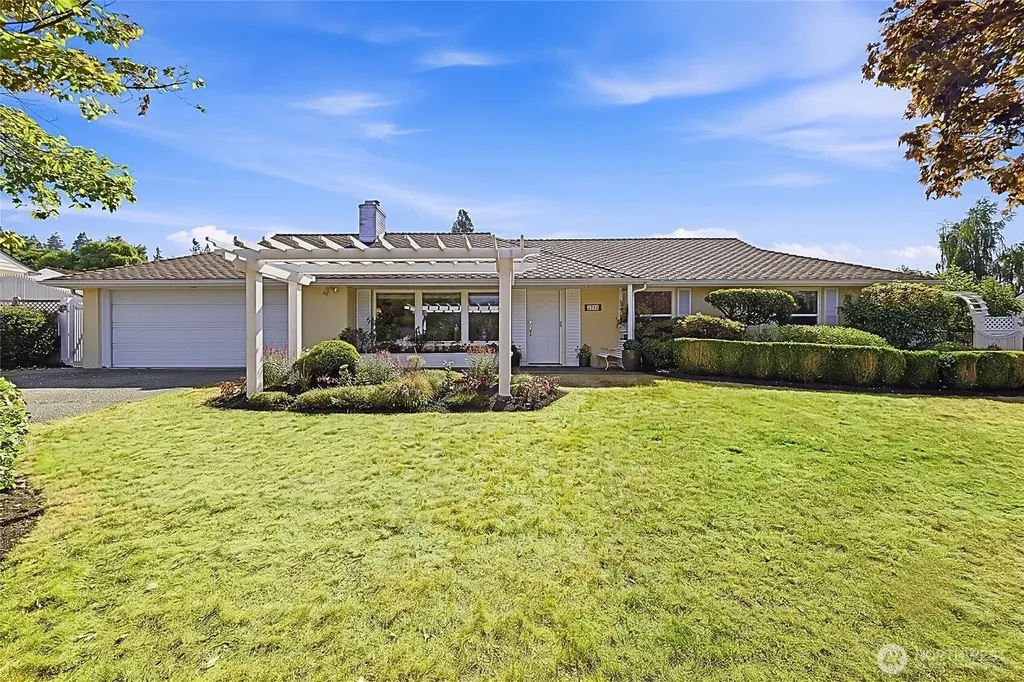 1016 Sunset Way Bellevue WA 98004
