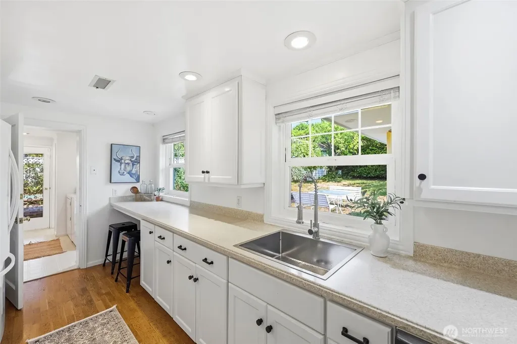 1016 Sunset Way Bellevue WA 98004