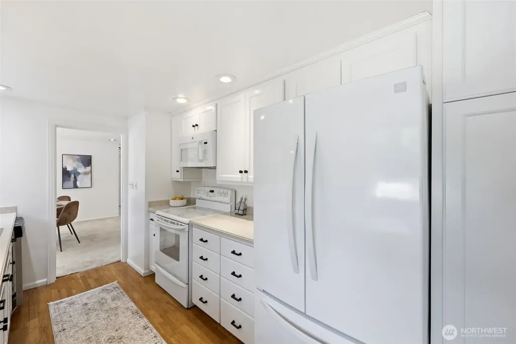 1016 Sunset Way Bellevue WA 98004