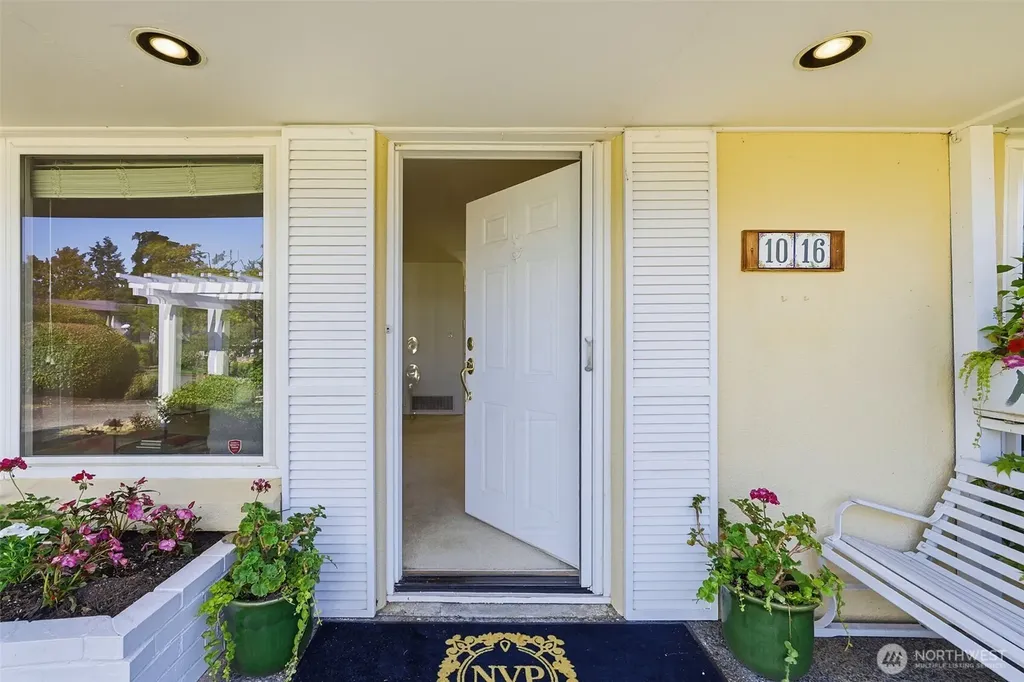 1016 Sunset Way Bellevue WA 98004