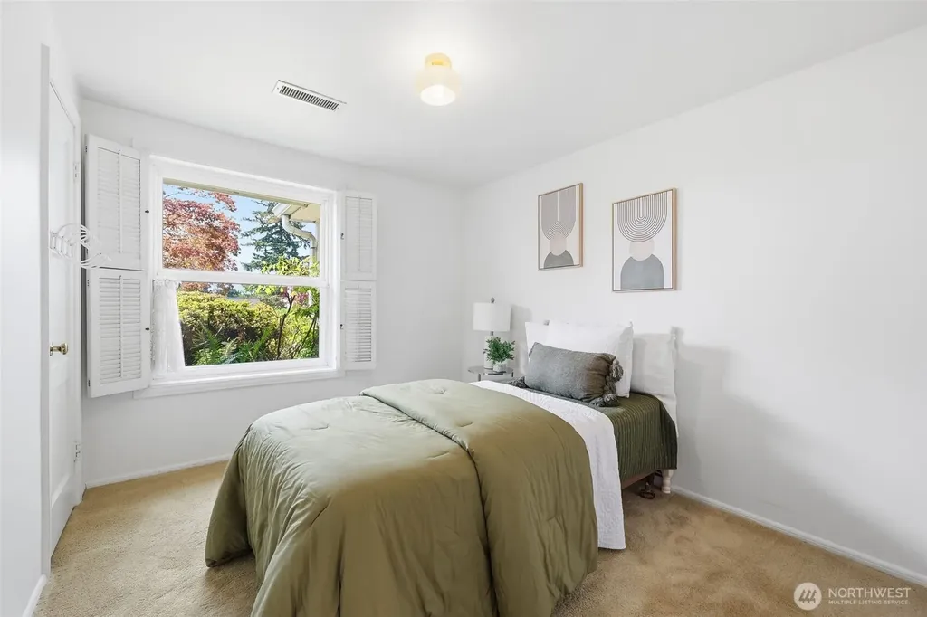 1016 Sunset Way Bellevue WA 98004