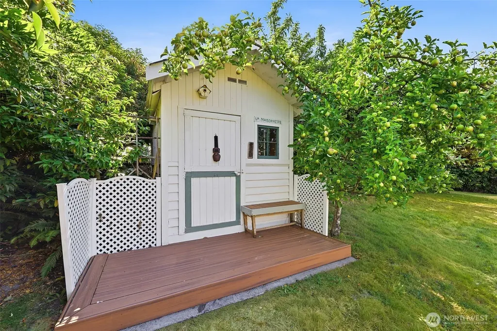 1016 Sunset Way Bellevue WA 98004