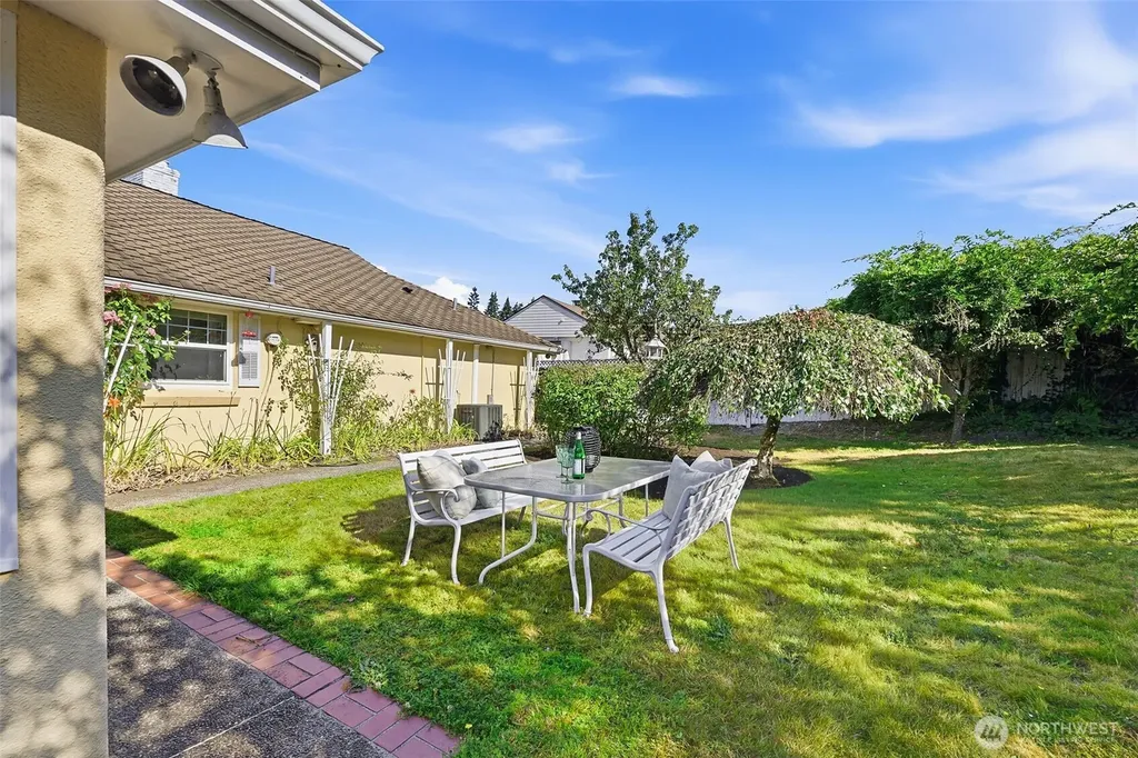 1016 Sunset Way Bellevue WA 98004