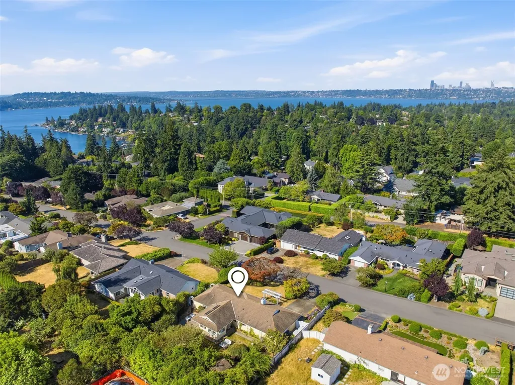 1016 Sunset Way Bellevue WA 98004