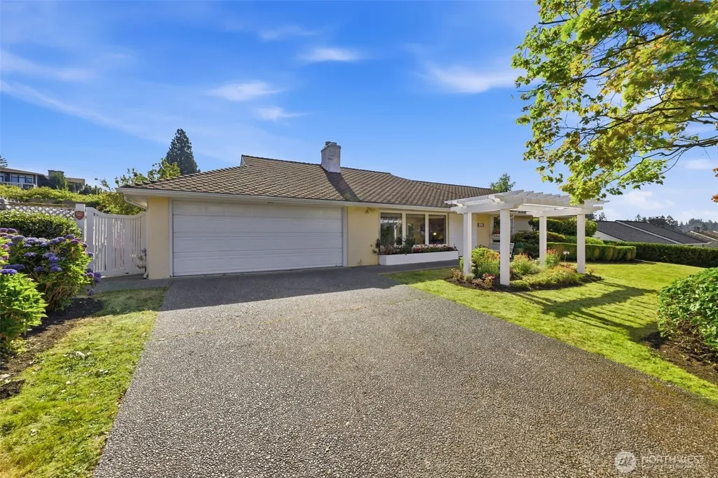 1016 Sunset Way Bellevue WA 98004