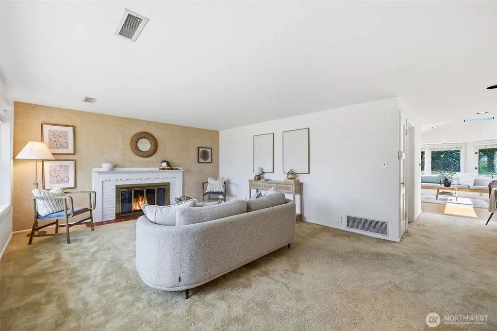 1016 Sunset Way Bellevue WA 98004