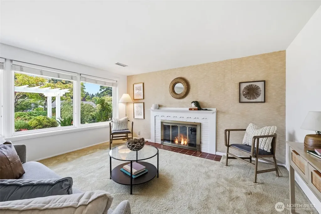 1016 Sunset Way Bellevue WA 98004