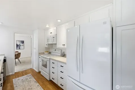 1016 Sunset Way Bellevue WA 98004