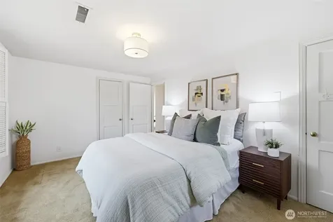 1016 Sunset Way Bellevue WA 98004