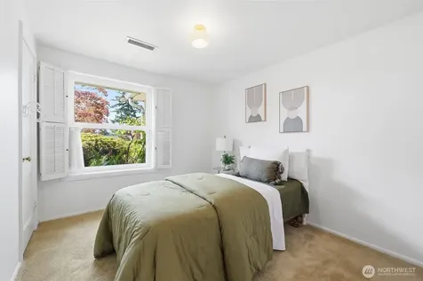 1016 Sunset Way Bellevue WA 98004