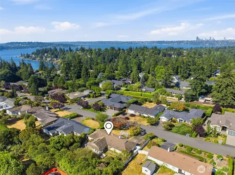 1016 Sunset Way Bellevue WA 98004