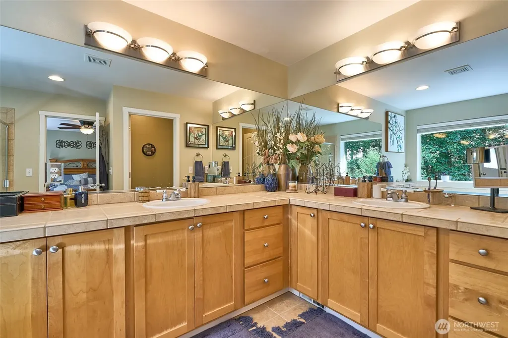 28091 Maple Ridge Way SE Maple Valley WA 98038
