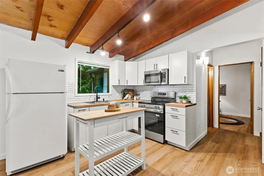 1333 Lowe Bellingham WA 98229