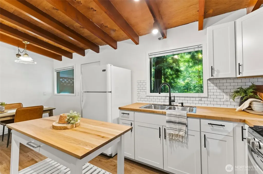 1333 Lowe Bellingham WA 98229