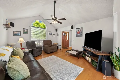 204 Michael Avenue Enumclaw WA 98022