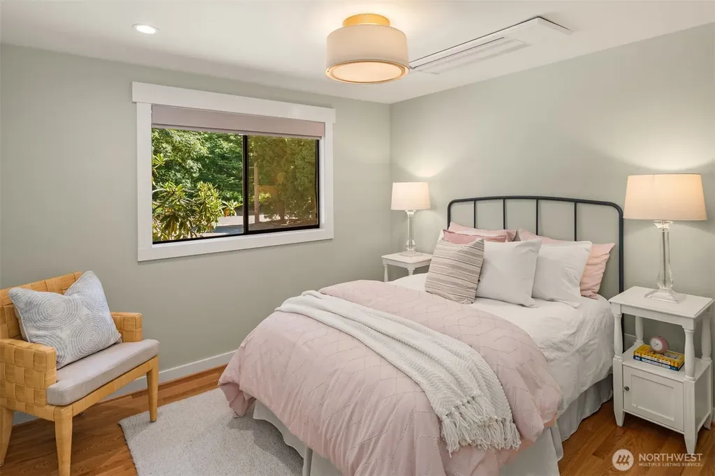 10044 Slater Avenue NE Kirkland WA 98033