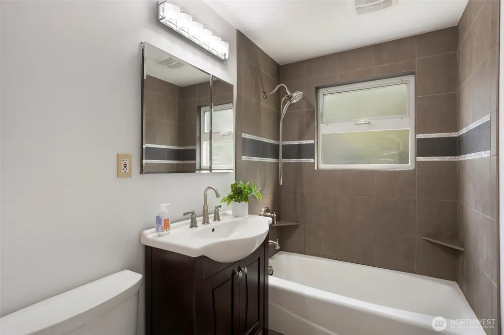 19703 12th Avenue NE Shoreline WA 98155