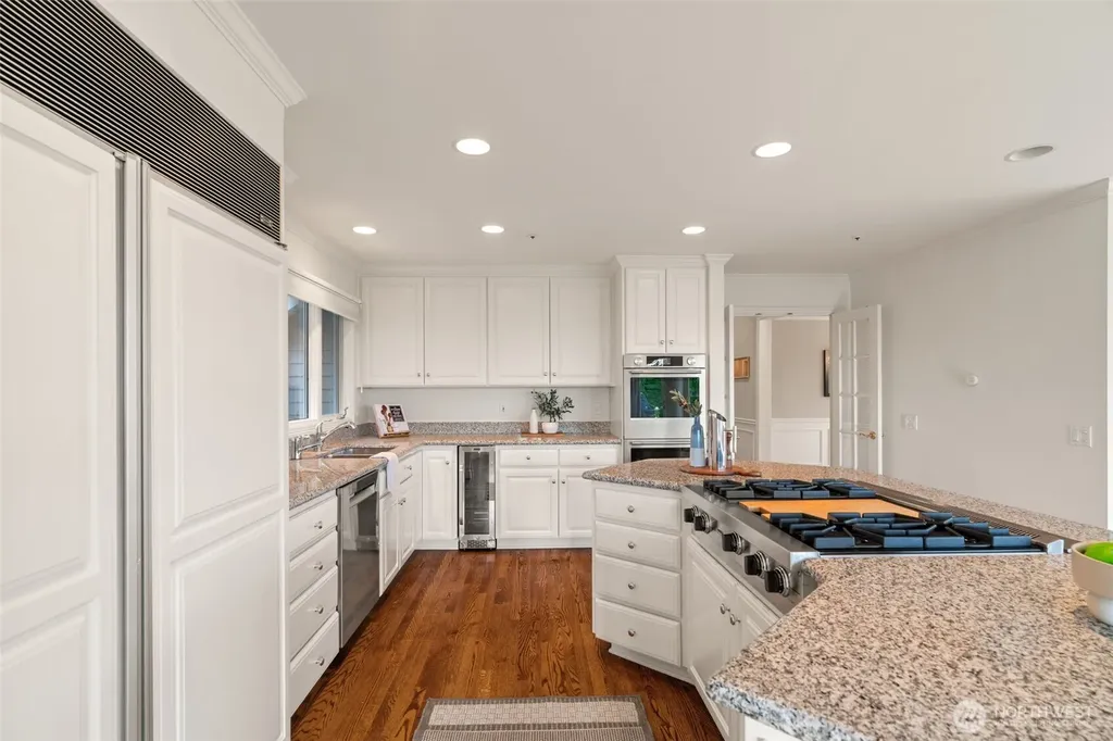 2055 94th Avenue NE Clyde Hill WA 98004