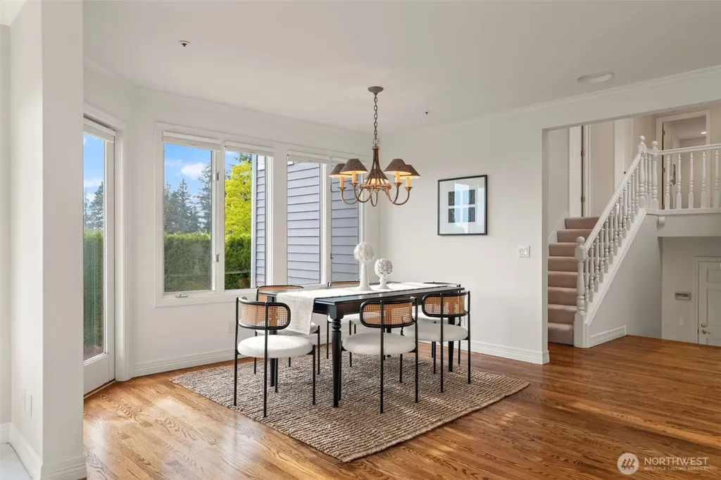 2055 94th Avenue NE Clyde Hill WA 98004