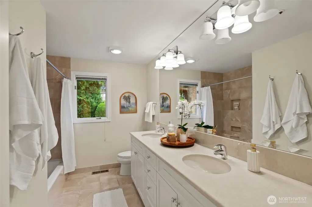 2055 94th Avenue NE Clyde Hill WA 98004