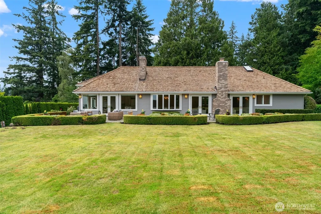 2055 94th Avenue NE Clyde Hill WA 98004