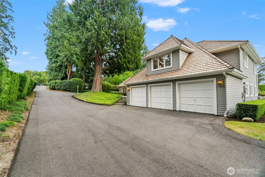 2055 94th Avenue NE Clyde Hill WA 98004