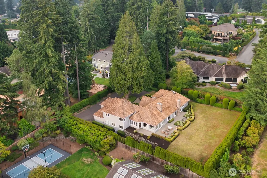 2055 94th Avenue NE Clyde Hill WA 98004