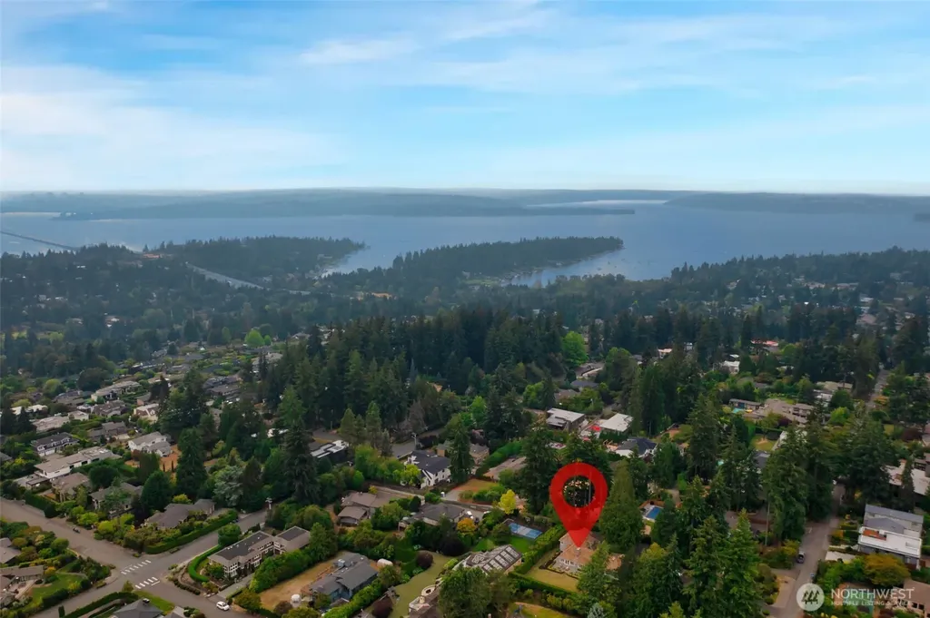 2055 94th Avenue NE Clyde Hill WA 98004