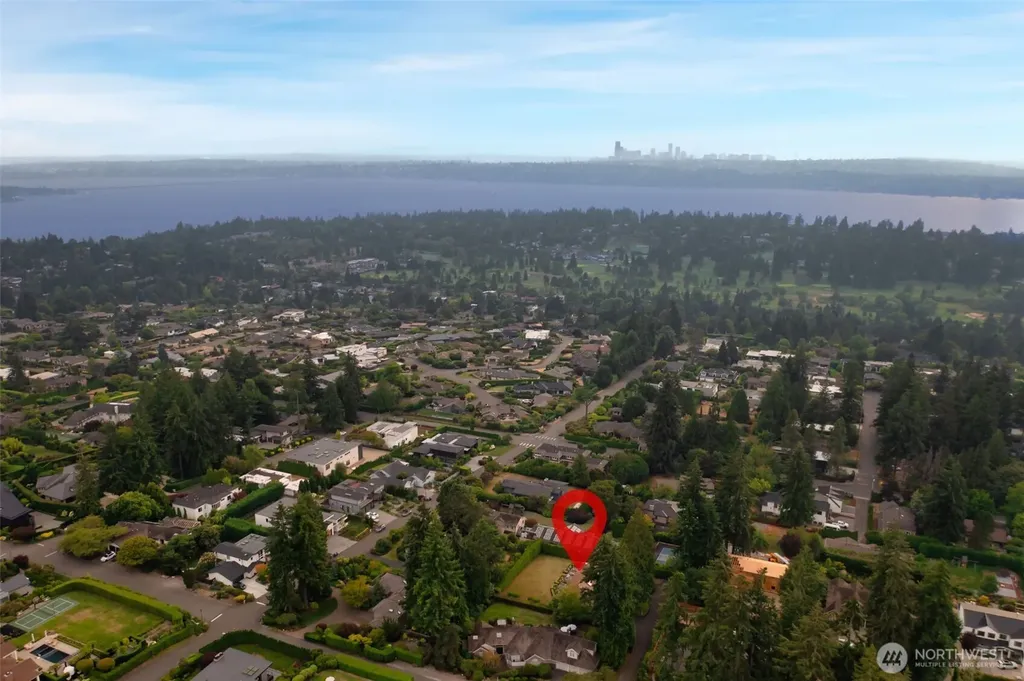2055 94th Avenue NE Clyde Hill WA 98004
