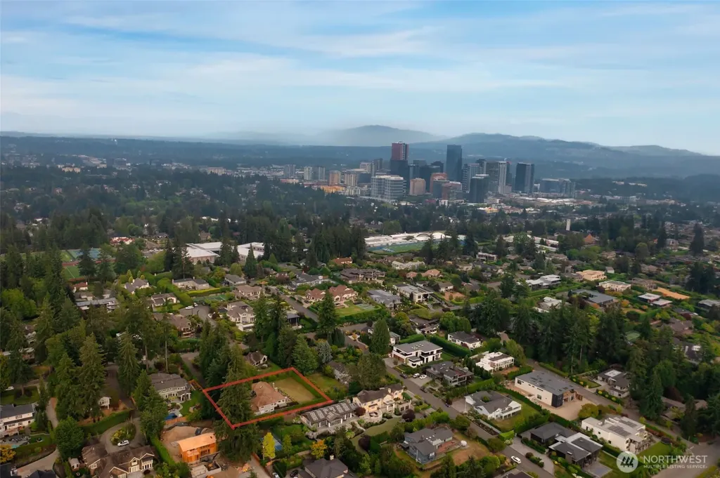 2055 94th Avenue NE Clyde Hill WA 98004
