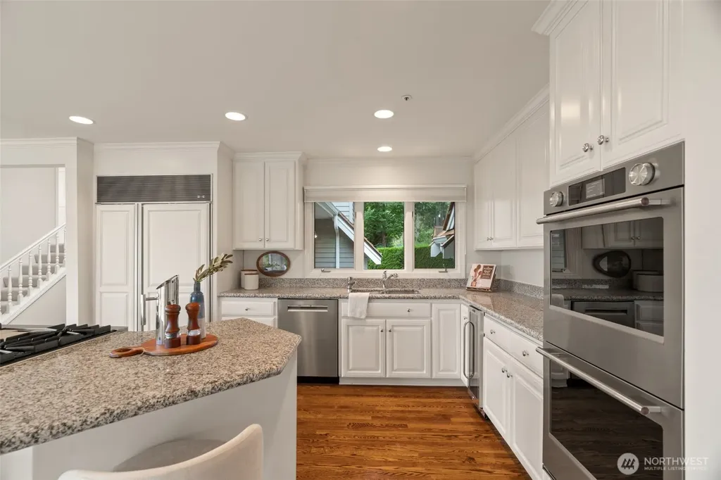 2055 94th Avenue NE Clyde Hill WA 98004