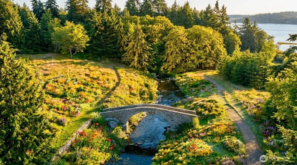 1157 12th Avenue Fox Island WA 98333