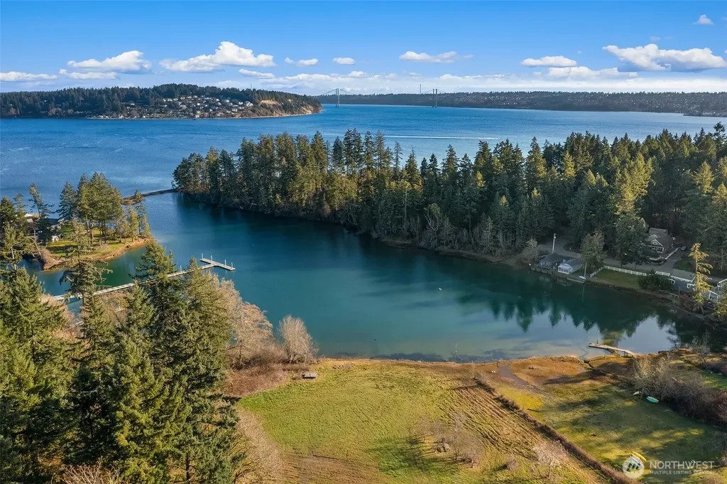 1157 12th Avenue Fox Island WA 98333