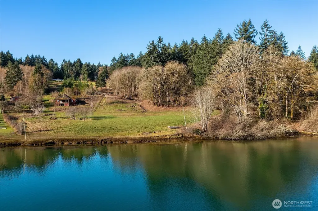 1157 12th Avenue Fox Island WA 98333