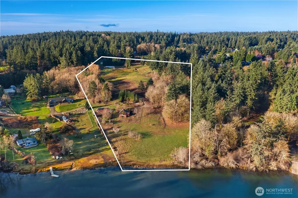 1157 12th Avenue Fox Island WA 98333