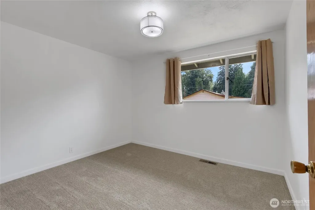 2707 T Street SE Auburn WA 98002