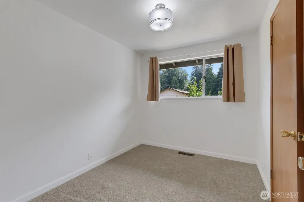 2707 T Street SE Auburn WA 98002