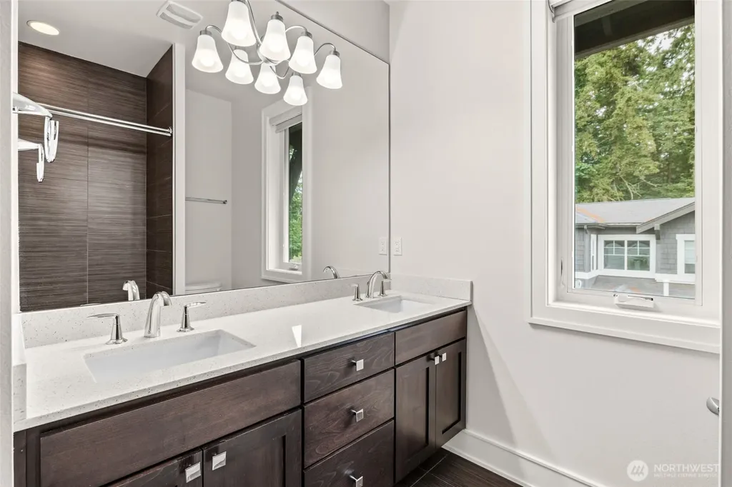 8431 SE 39th Street Mercer Island WA 98040