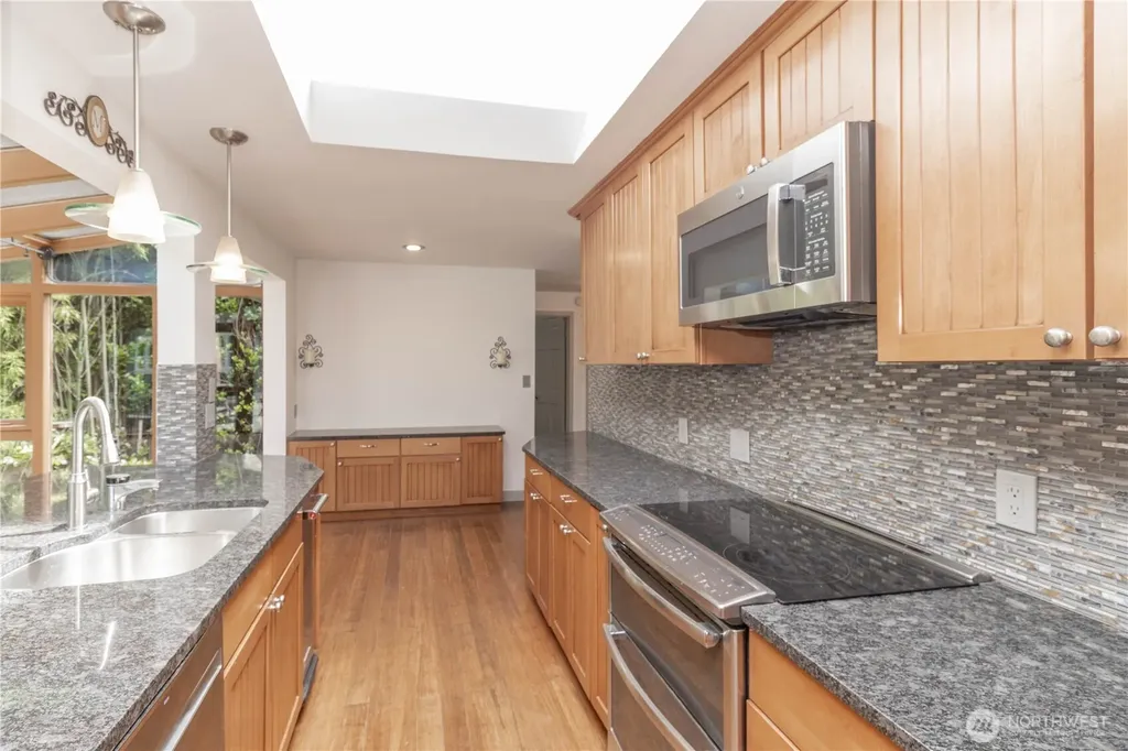 10020 SE 7th Street Bellevue WA 98004