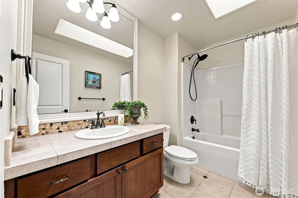2211 Nevada Court Milton WA 98354