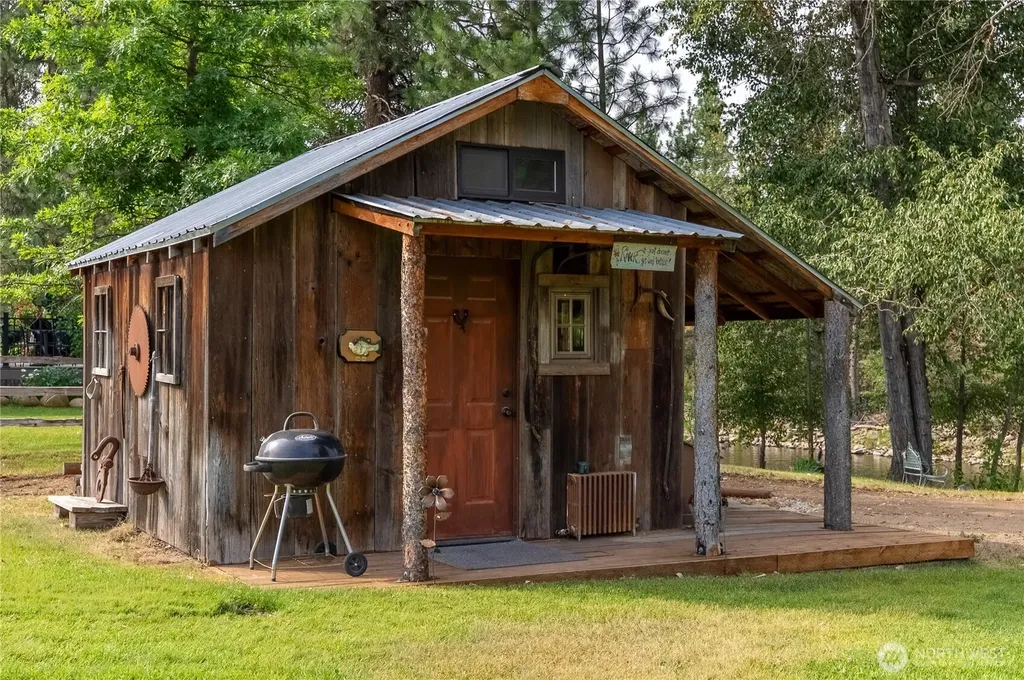 36 Maughans River Road Winthrop WA 98862