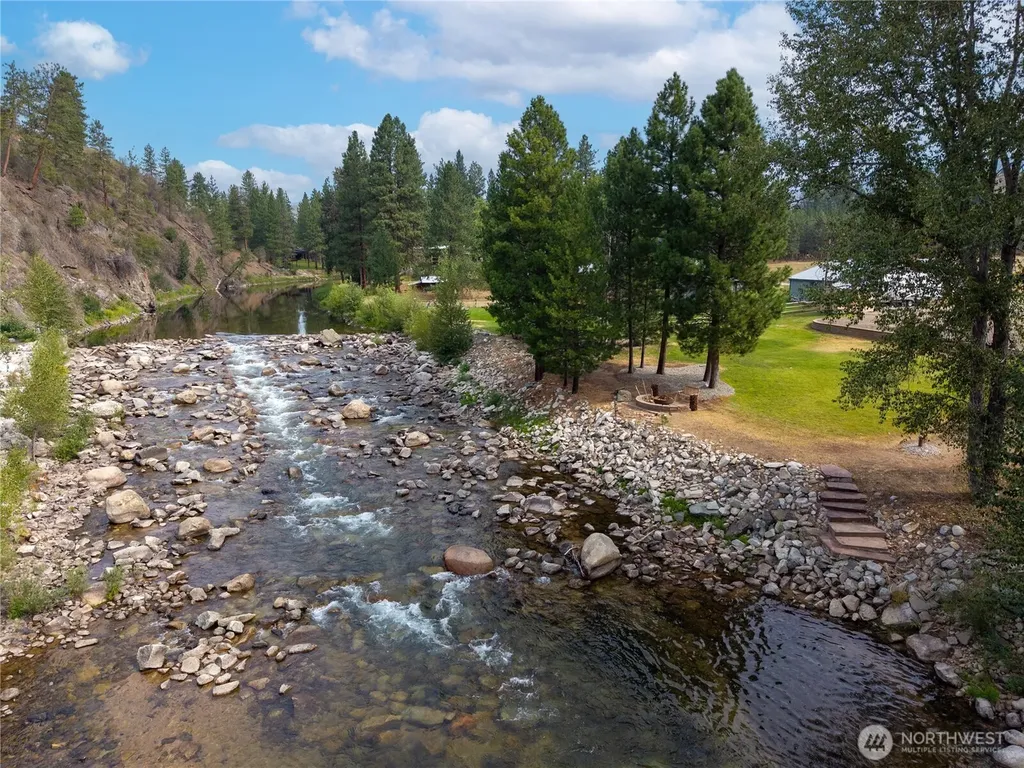 36 Maughans River Road Winthrop WA 98862