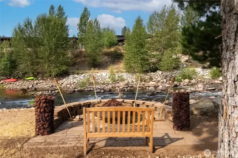 36 Maughans River Road Winthrop WA 98862