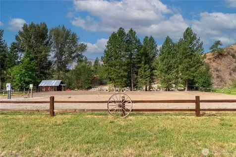 36 Maughans River Road Winthrop WA 98862