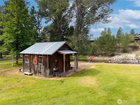 36 Maughans River Road Winthrop WA 98862