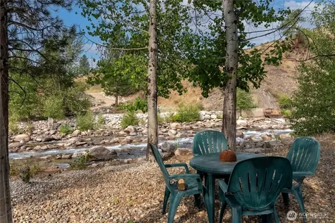 36 Maughans River Road Winthrop WA 98862