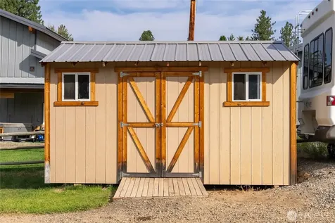 36 Maughans River Road Winthrop WA 98862