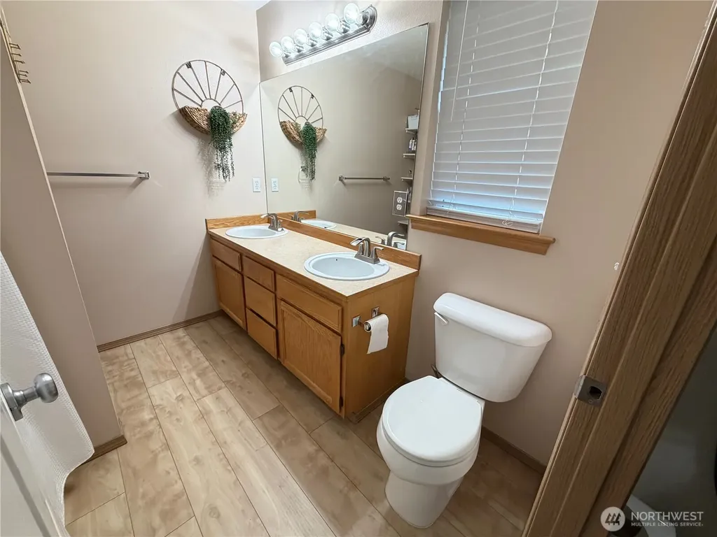 1709 Silver Lake Road Everett WA 98208