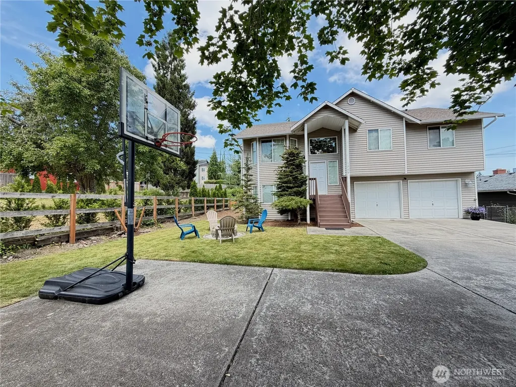 1709 Silver Lake Road Everett WA 98208